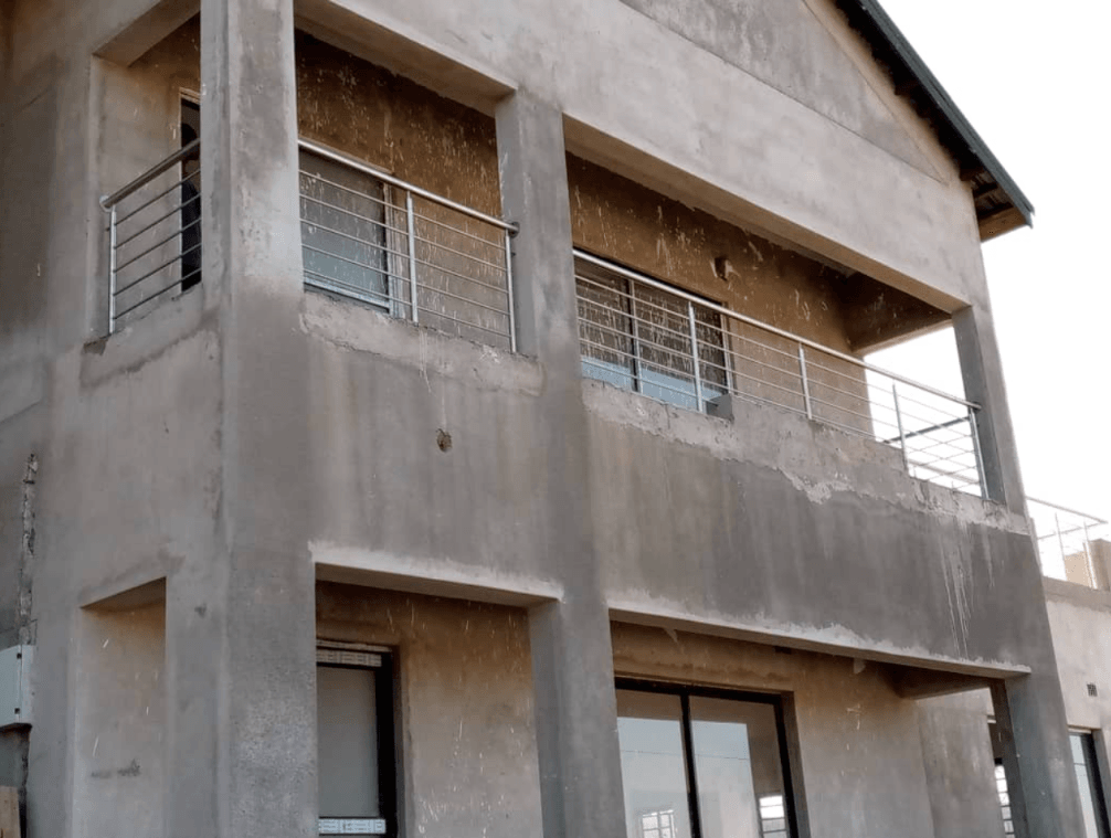 Glass-Compatible Stainless Steel Posts